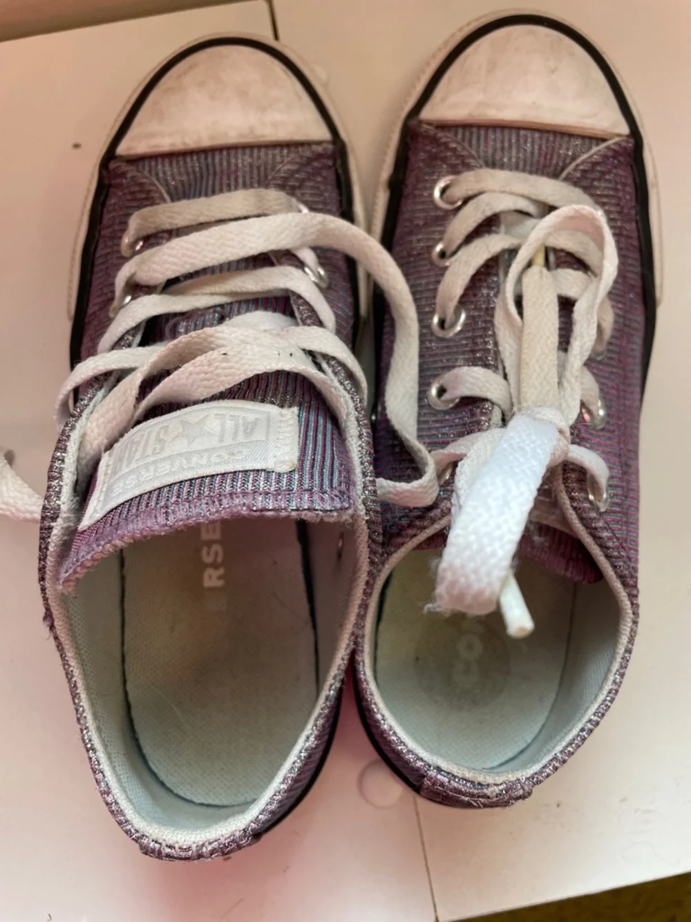 Converse good shape